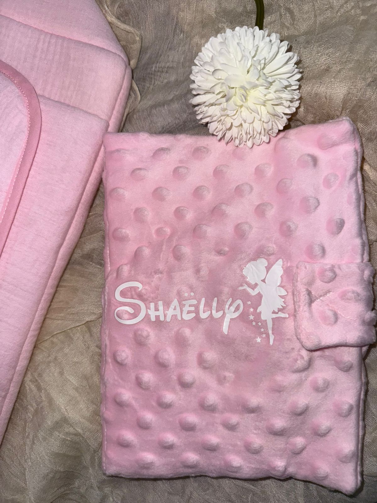 Protège carnet de santé | Rose claire Minky à personnaliser