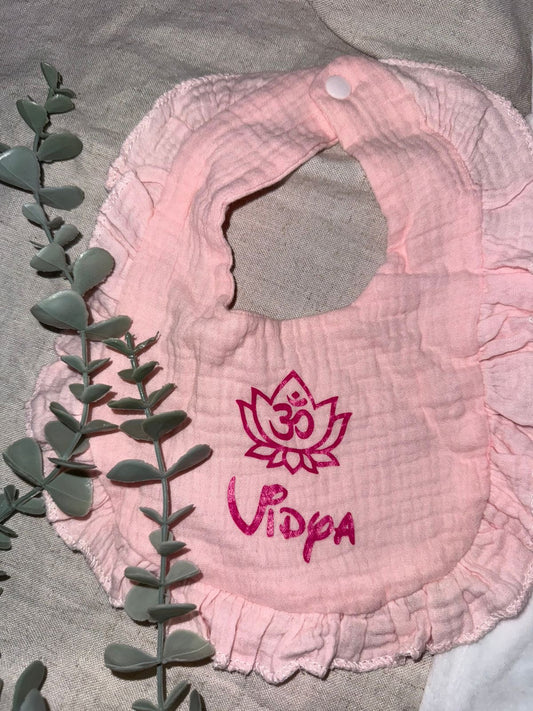 Bavoir à volant | Rose claire à personnaliser