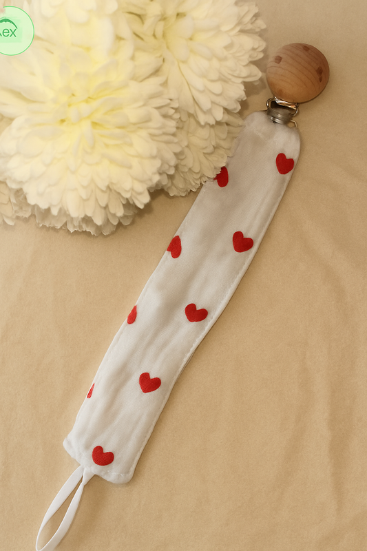 Attache sucette |  plein de coeur rouge
