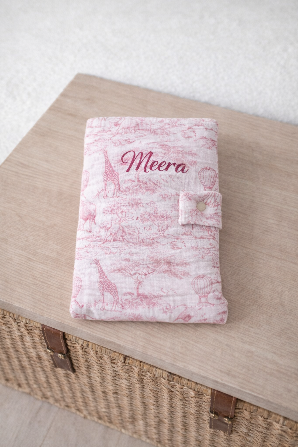 Précommande pour Avril | Carnet santé Rose •  Safari