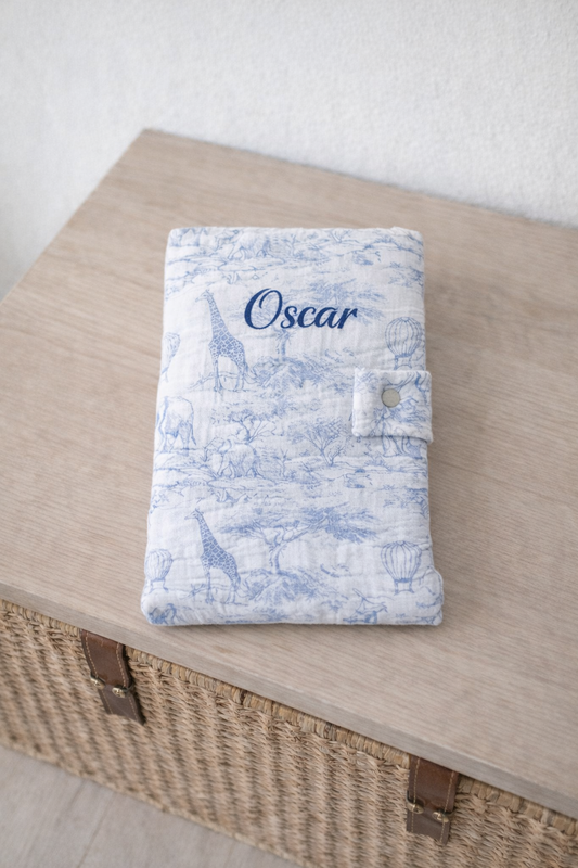 Précommande pour Avril | Carnet santé bleu •  Safari